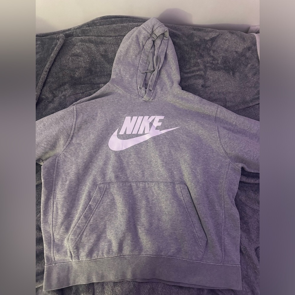 NIKE